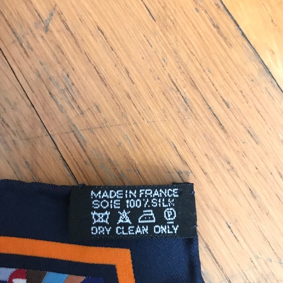 Silk Scarf Hermès - Picture 4 of 4